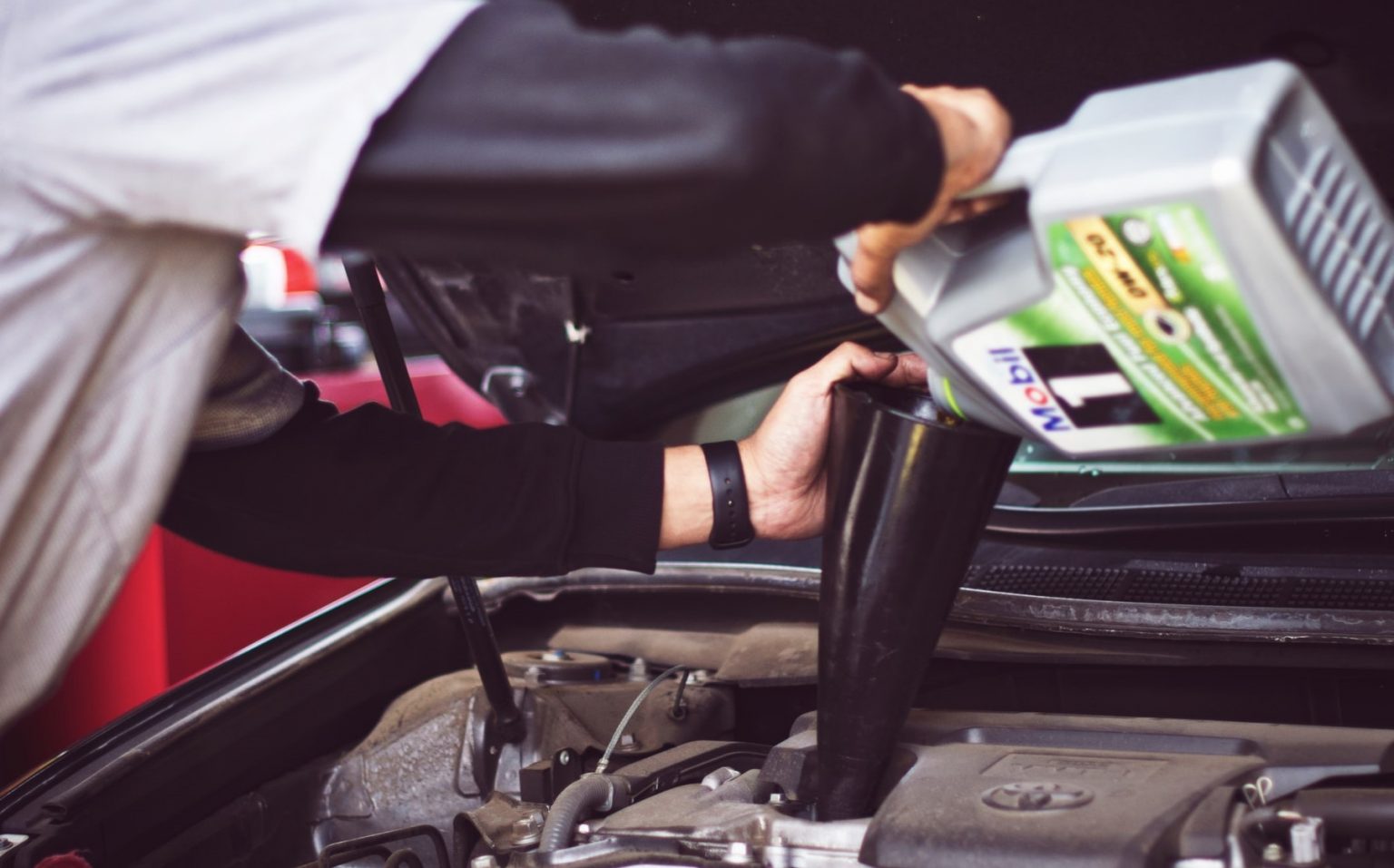 Why Do Cars Burn Oil? (11 Reasons Why) Autoily