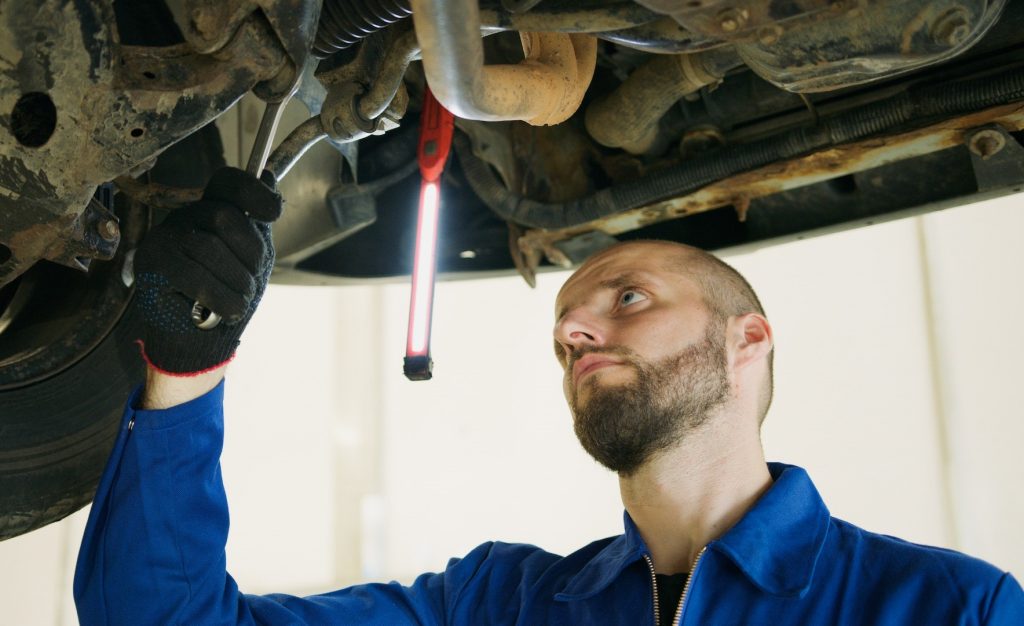Bad Transmission Mount Symptoms (9 Things To Know)