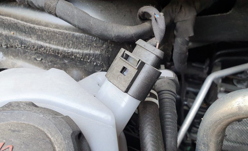 Why Is My Coolant Leaking? (9 Reasons Why) Autoily